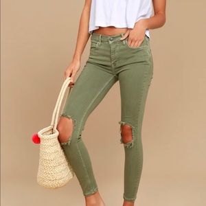 ⭐️Host Pick⭐️ Free People Army Green Denim Destroyed Knee Skinny Jeans Sz 29x25